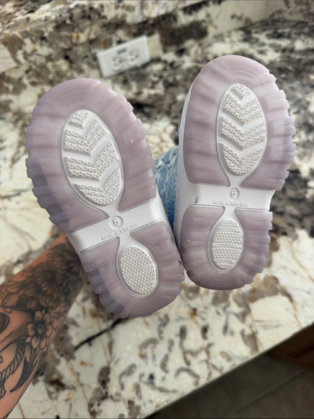 Toddler Girl “Frozen” light up Snow Boots size 6